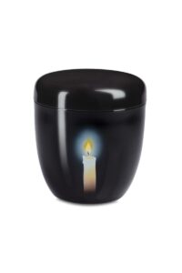Urne Cinéraire aluminium douce en aluminium pour obsèques de couleur noir avec un motif d'une bougie a son centre