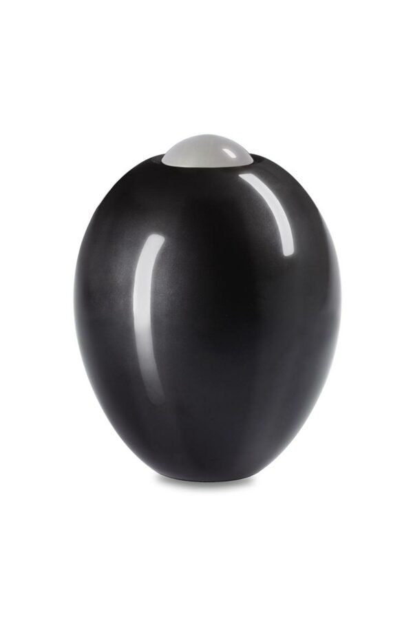 Urne cinéraire laiton adoré de couleur noir proposées par les pompes funèbres loic