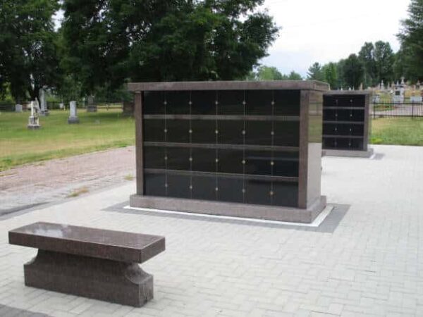 inhumation urne columbarium dans un cimetière
